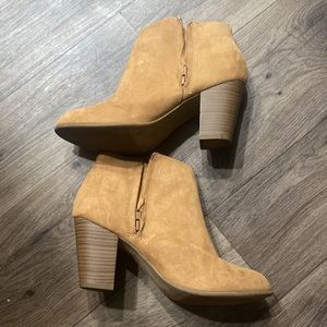Heeled ankle boot